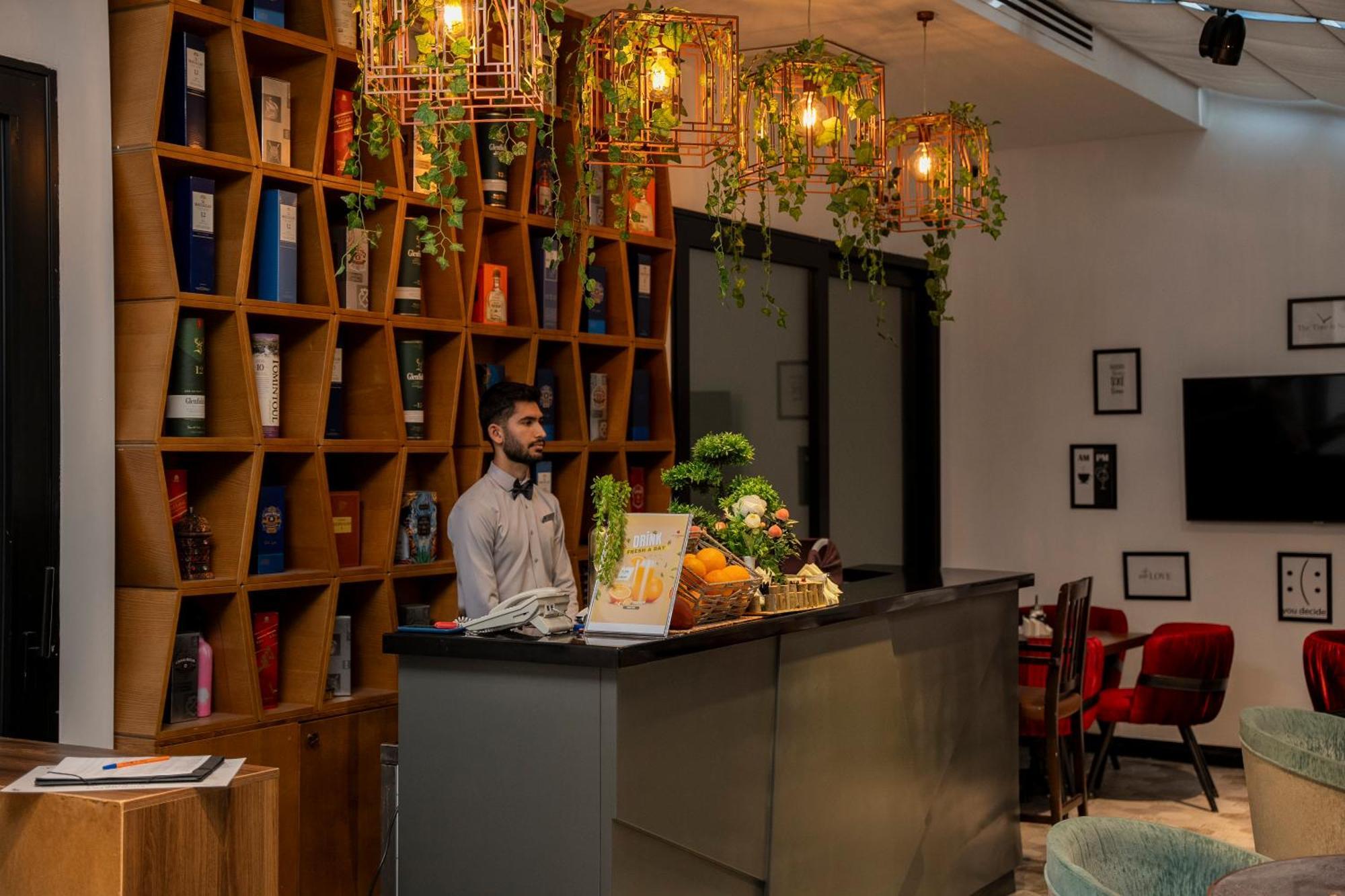 Ivy Garden Hotel Baku Exterior foto The bar at the lounge